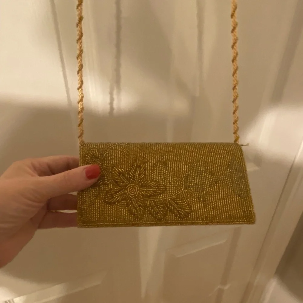 LA Ragale  gold clutch - Picture 2 of 4